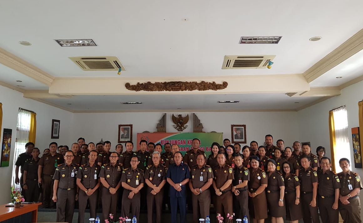 KEPALA KEJAKSAAN TINGGI BALI KUNJUNGI KEJARI GIANYAR