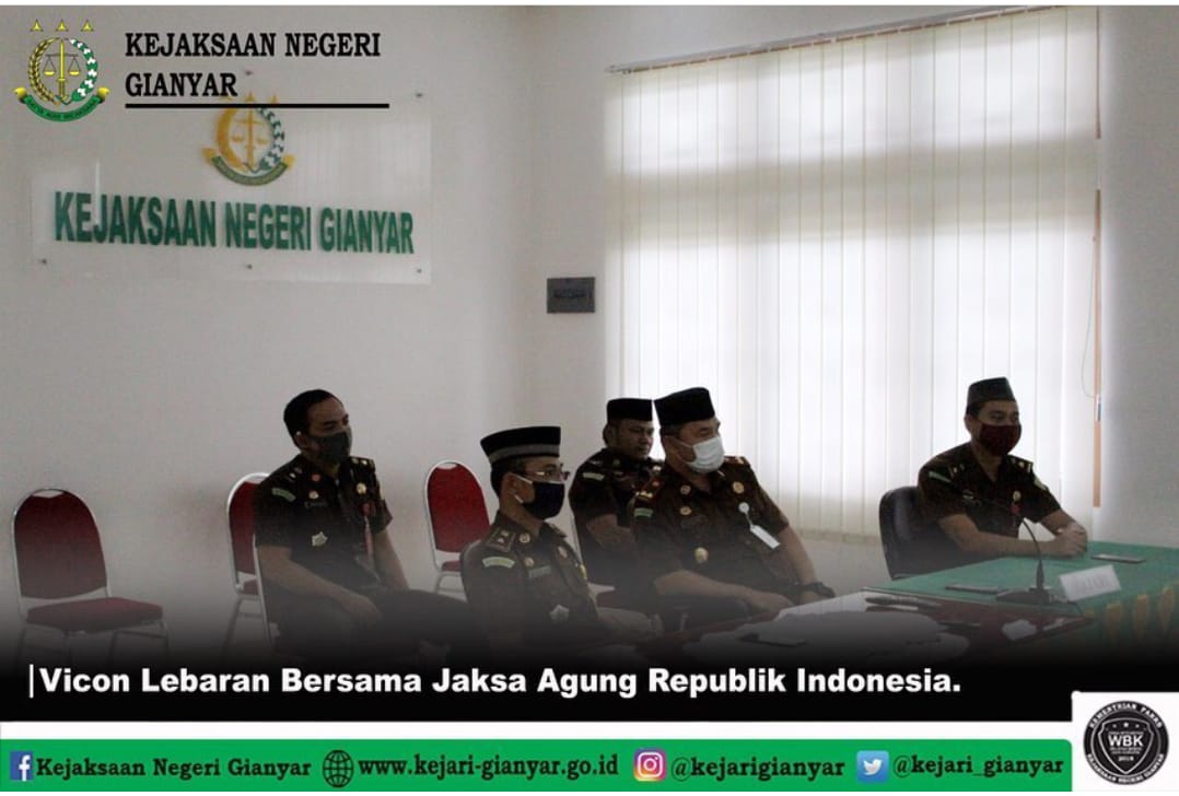Kepala Kejaksaan Negeri Gianyar bersama para Kasi dan Kasubsi mengikuti Video Conference Bersama Jaksa Agung yang juga diikuti keluarga besar Kejaksaan RI di seluruh wilayah Indonesia Dalam Rangka Hari Raya Idul Fitri 1441 H / 2020 M