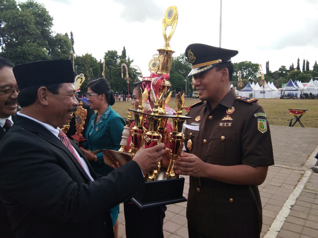 KEJARI GIANYAR MEMENANGKAN LOMBA KEBERSIHAN DAN KEINDAHAN LINGKUNGAN DALAM HUT KOTA GIANYAR KE - 247 TAHUN 2018