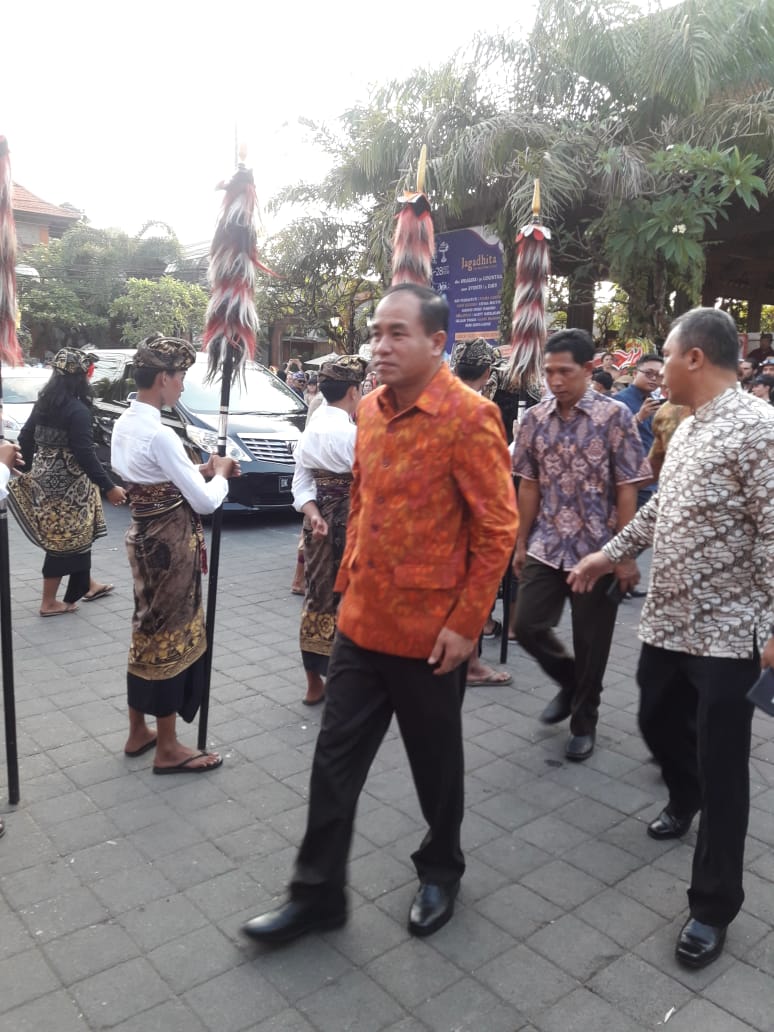 BAPAK KAJATI BALI HADIRI UNDANGAN PERNIKAHAN ANAK KEDUA DARI WAKIL GUBERNUR BALI (TJOKORDA OKA ARTHA ARDANA SUKAWATI) DI PURI UBUD GIANYAR