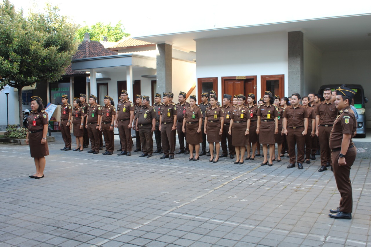 KEPALA KEJAKSAAN TINGGI BALI KUNJUNGI KEJAKSAAN NEGERI GIANYAR