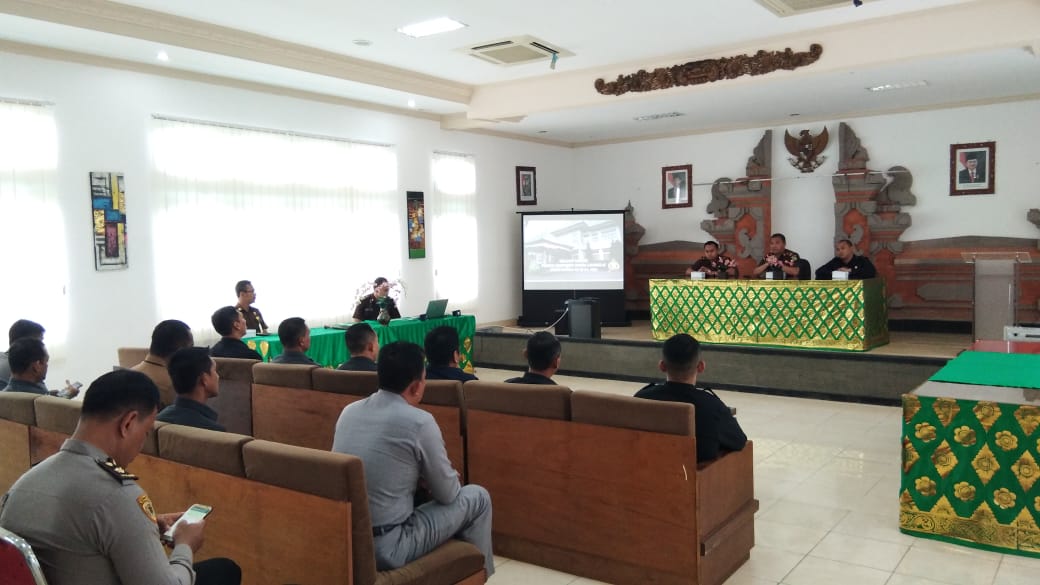 SESPIM LEMDIKLAT POLRI KUNJUNGI KEJARI GIANYAR